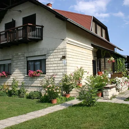 Fazekas Vendeghaz Guest house *