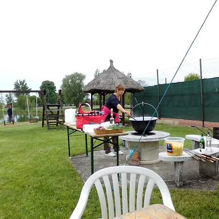 Fazekas Vendeghaz Guest house Lipot