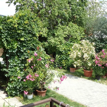 Fazekas Vendeghaz Guest house Lipot